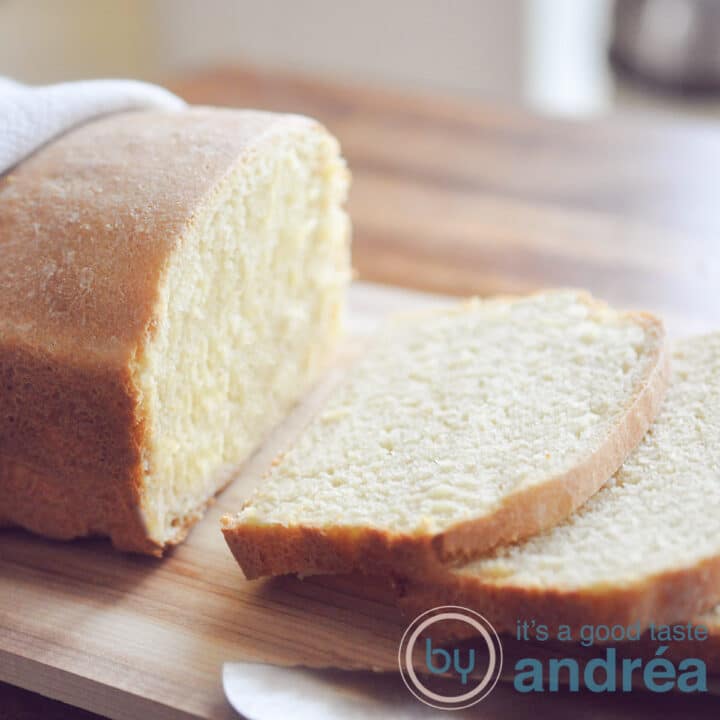 maisbrood in plakken gesneden