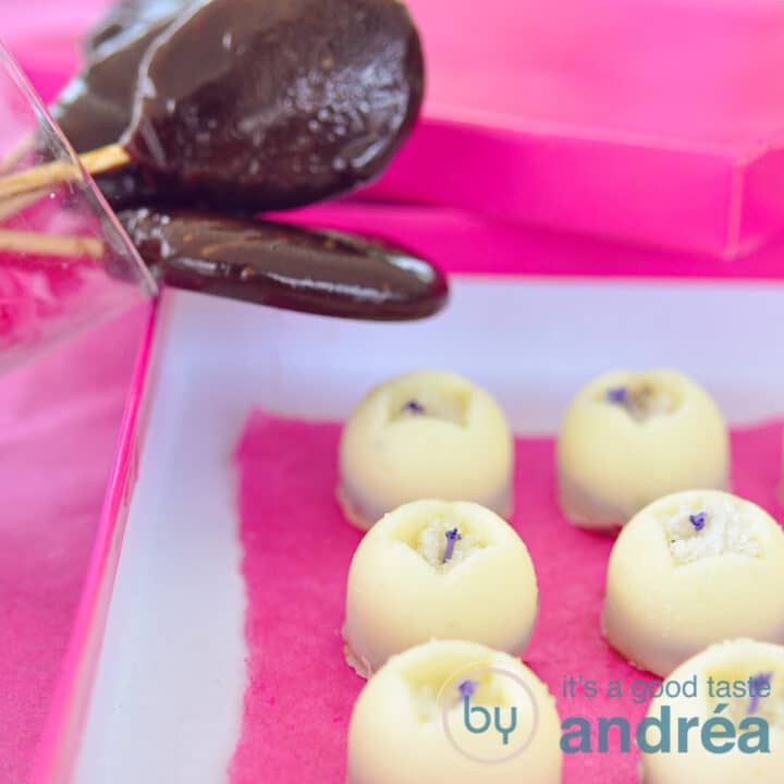 chocola lavendel bonbons met stroop lollies