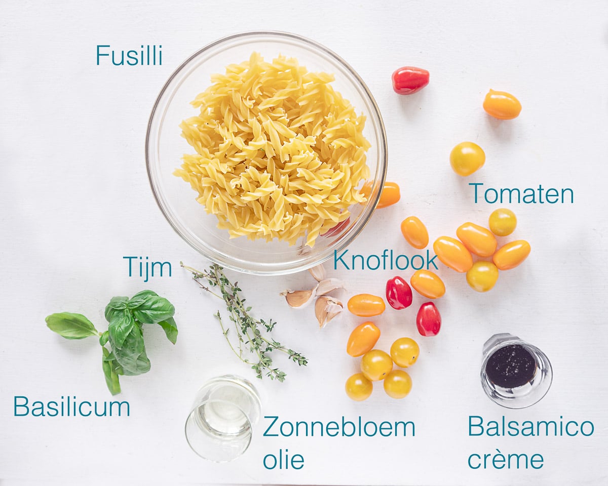 Ingredienten pasta salade met gestoofde tomaten-2-bewerkt