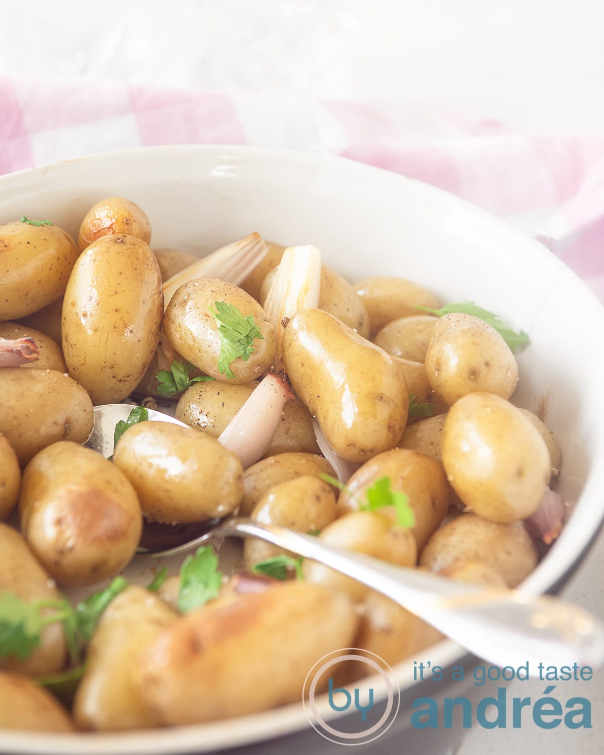 krieltjes uit de oven met knoflook, tijm en sjalotjes