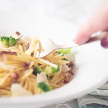 Spaghetti met broccoli, gehakt en spekjes