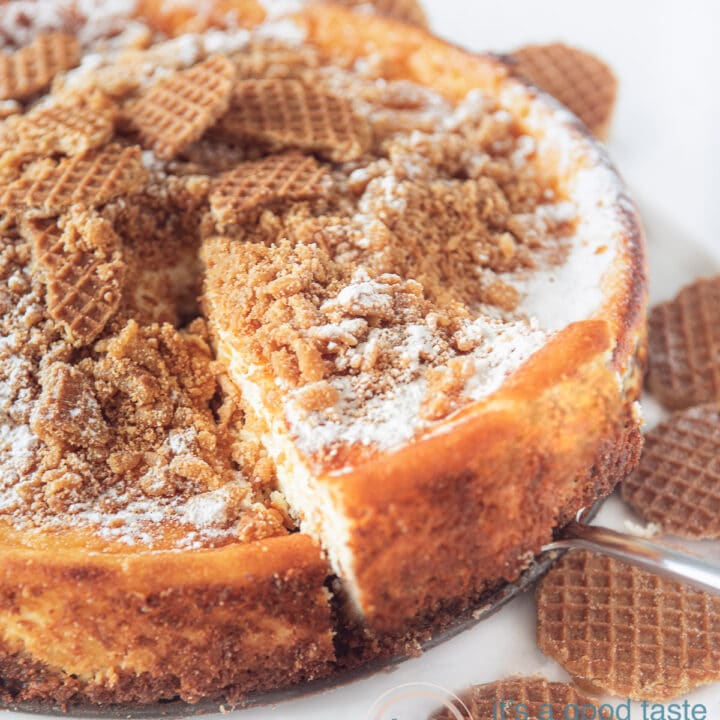 Stroopwafel cheesecake met stroopwafels eromheen