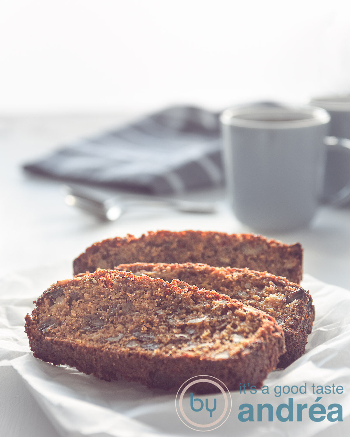 3 plakjes Dadel, appel en walnoot cake