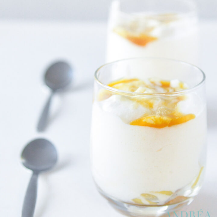 2 glaasjes mango mousse met gin