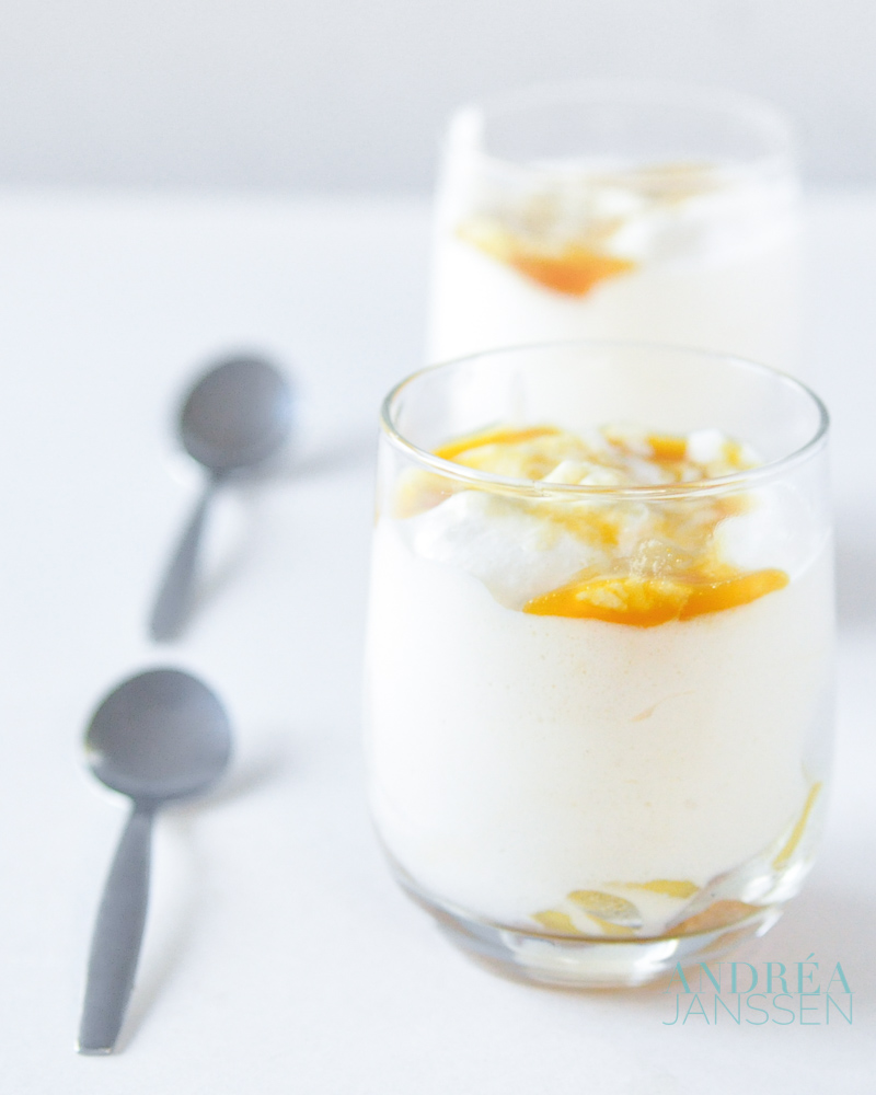 2 glaasjes mango mousse met gin