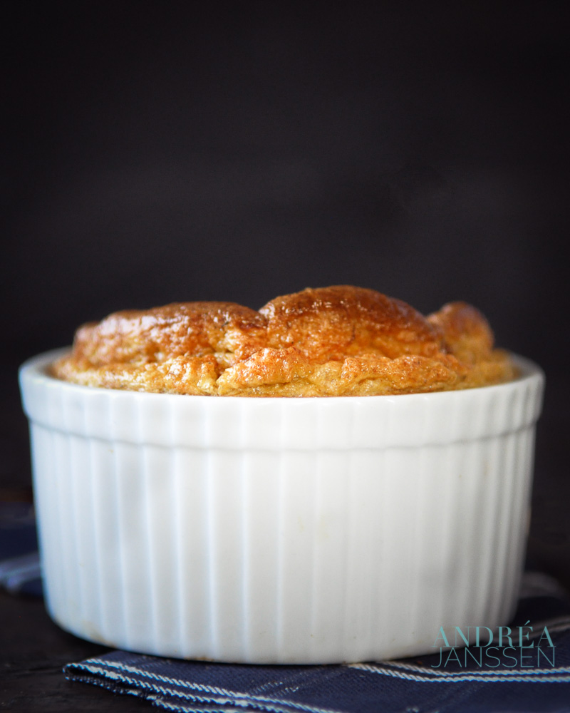 aardperen souffle in een ramekin