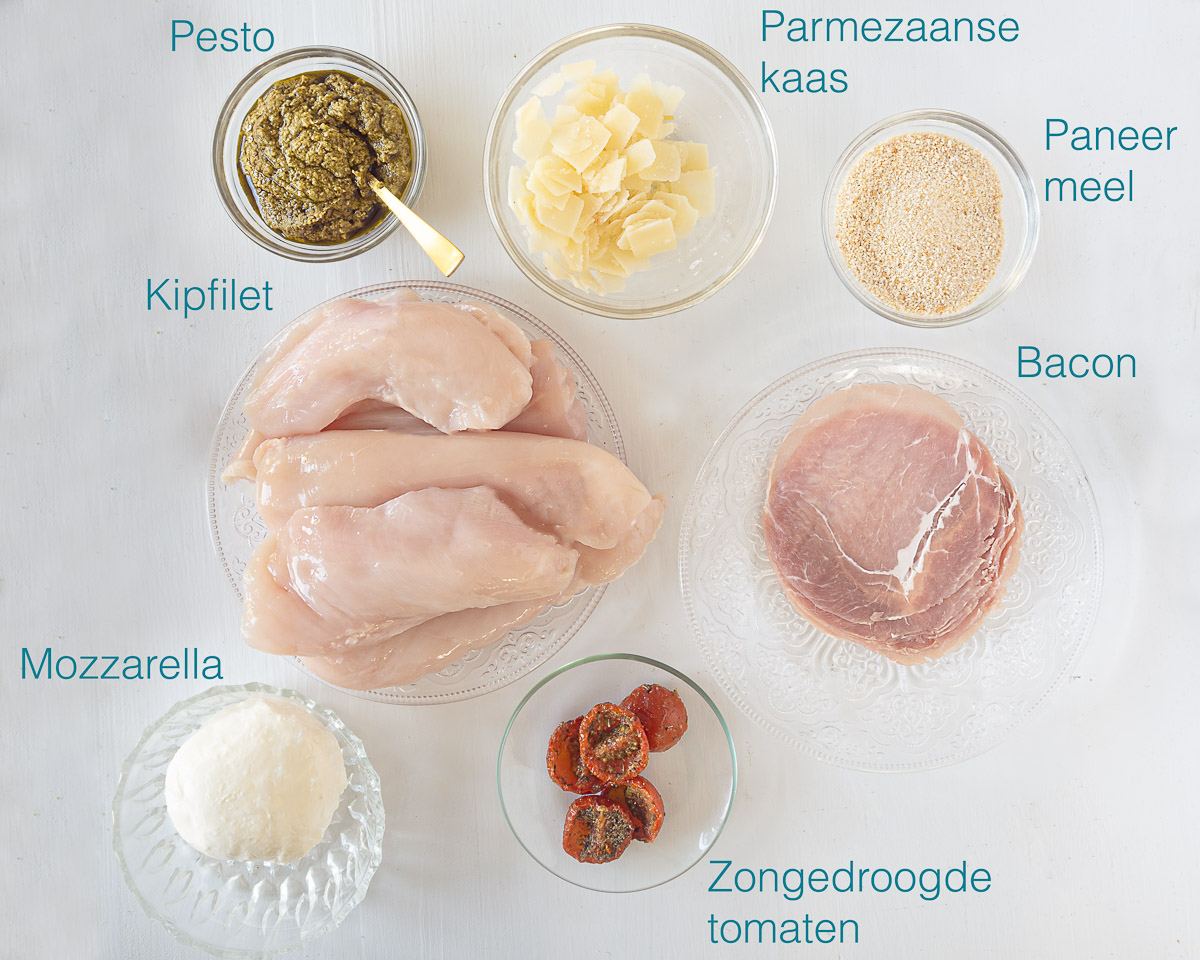 Ingrediënten gevulde kip met pesto, mozzarella en spek