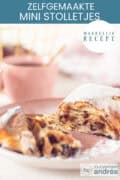 Een roze bord met een mini stolletje, waar twee plakjes afgesneden zijn. Een tekst bovenin: makkelijk recept, zelfgemaakte mini stolletjes