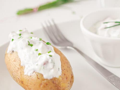 gepofte aardappel met kwark en bieslook