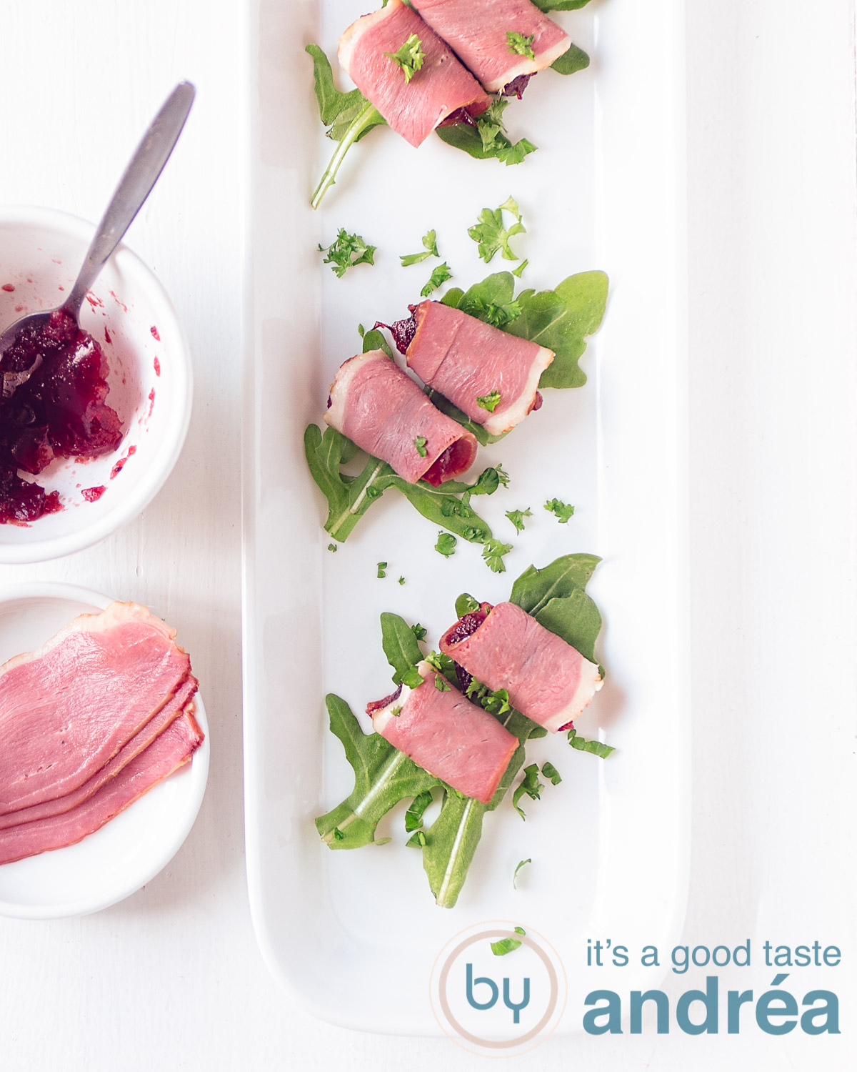 AMUSE VAN EENDENBORSTFILET, CRANBERRY EN RUCOLA