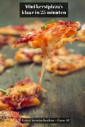 Mini kerstpizza's met ham en kaas, ster- en kerstboomvormige hapjes met een lange kaasdraad, klaar in 25 minuten voor de kerstborrel