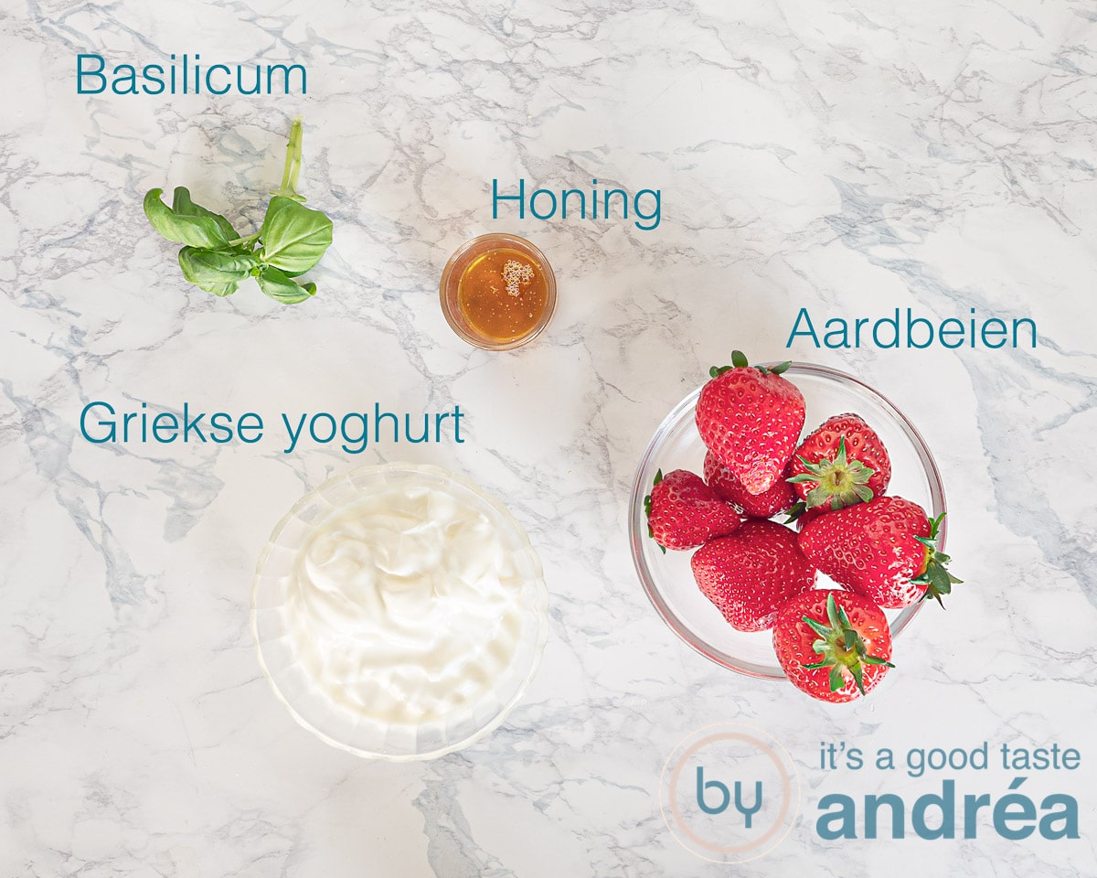 Ingrediënten aardbeien smoothie