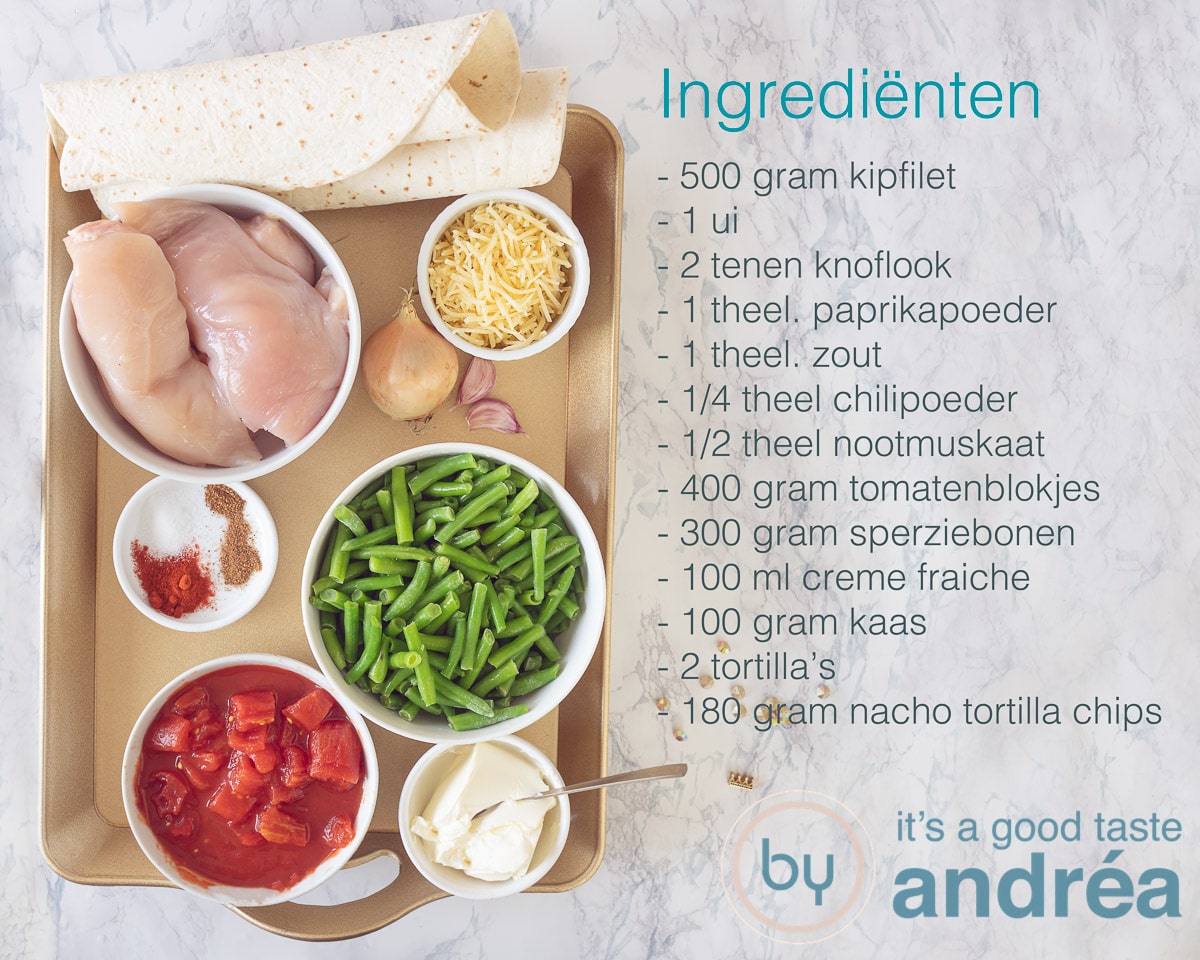 Ingredienten voor een Mexicaanse kip ovenschotel met nacho chips