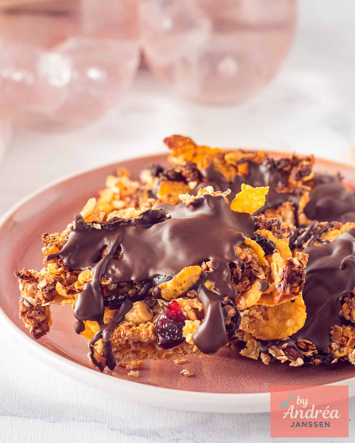Ovengebakken chocoladegranola repen met noten en fruit