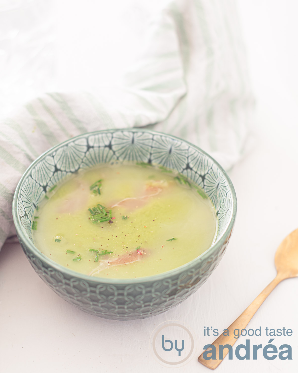Lente soep met doperwtjes - spring soup with peas-bewerkt