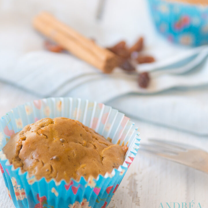 Muffin met appel en rozijnen