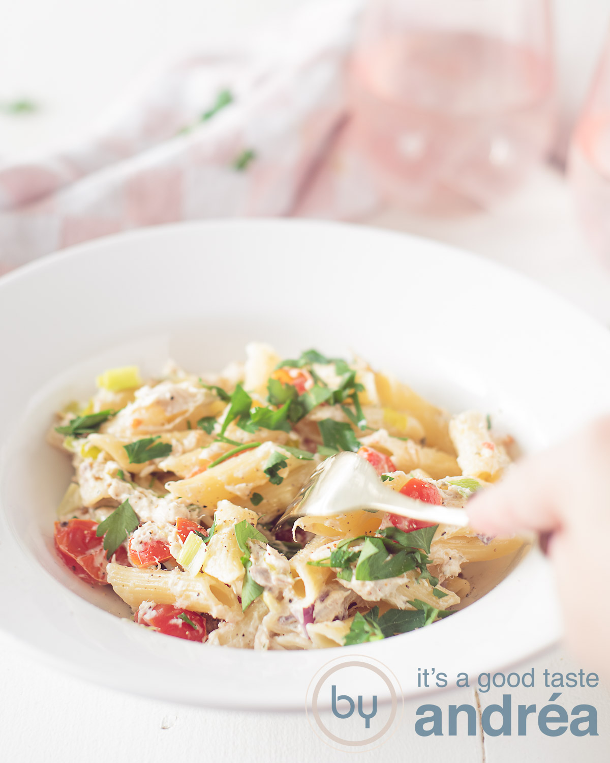 Penne met gerookte makreel en kruidenkaas