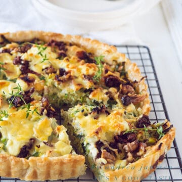 Prei quiche met geitenkaas, honing en walnoot