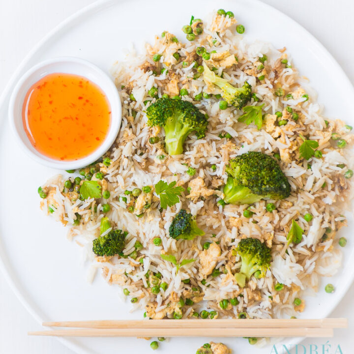 Gebakken rijst met ei en knoflook broccoli - baked rice with egg and garlic broccoli