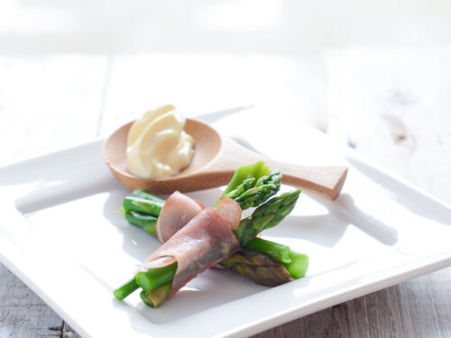 Groene asperges, parmaham en aioli