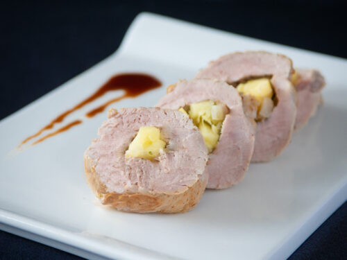 Varkenshaas gevuld met appel en pistachenoten - pork tenderlion stuffed with apple and pistachios-bewerkt