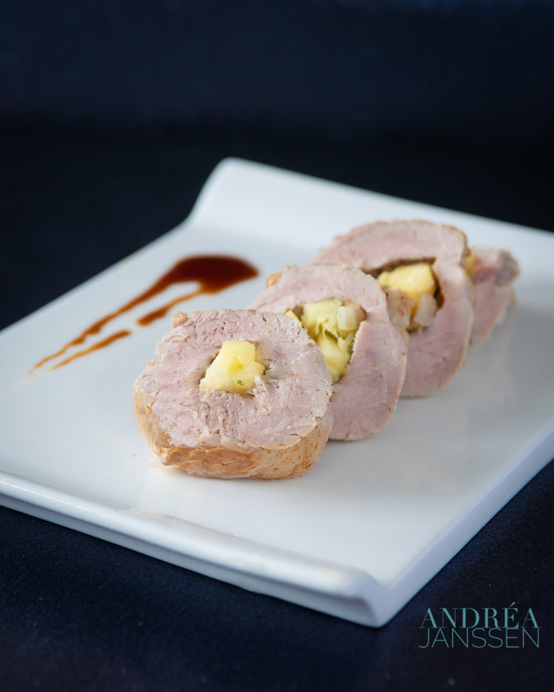 Varkenshaas gevuld met appel en pistachenoten - pork tenderlion stuffed with apple and pistachios-bewerkt