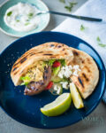 Hamburger met venkel, humus en witte kaas