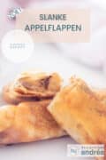 Een hele en twee halve appelflappen op een wit bord. Een textoverlay bovenin: slanke appelflappen, zoet, makkelijk recept.