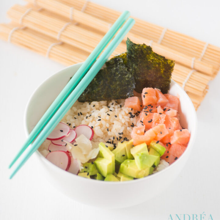 Sushi bowl met gerookte zalm