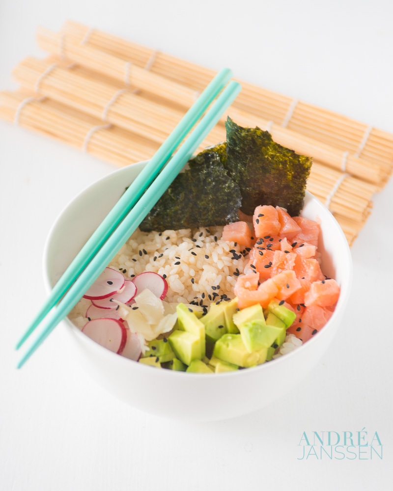 Sushi bowl met gerookte zalm