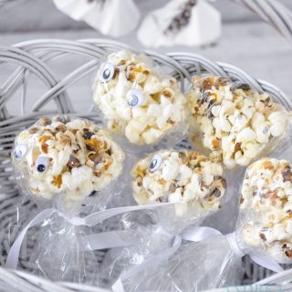popcorn spookjes traktatie in een mandje