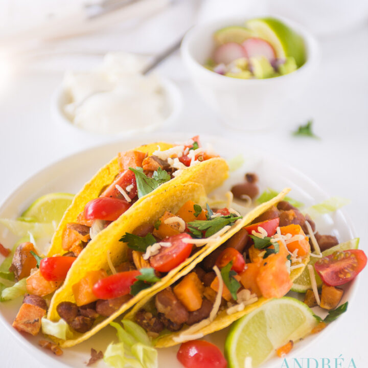 vegetarische taco met zoete aardappel en bonen