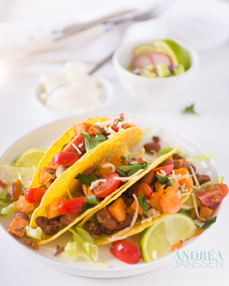 vegetarische taco met zoete aardappel en bonen