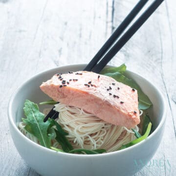 Japanse gepocheerde zalm in Miso