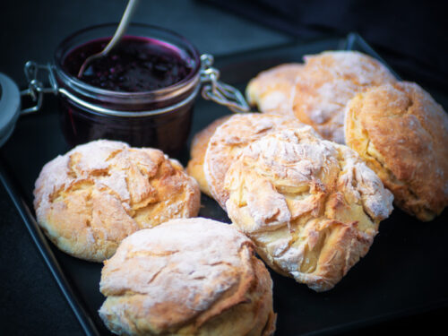 Vanille scones met bramen peer en champagne confituur