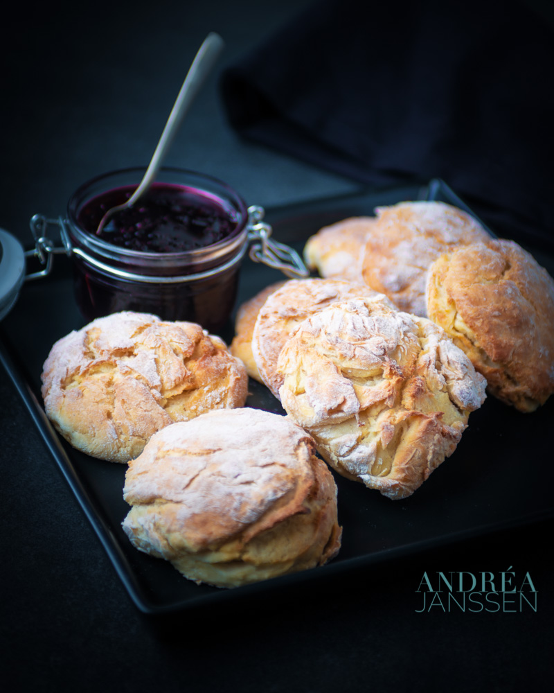 Uitgelezene High tea de luxe: Vanille scones met braam peer champagne IO-56