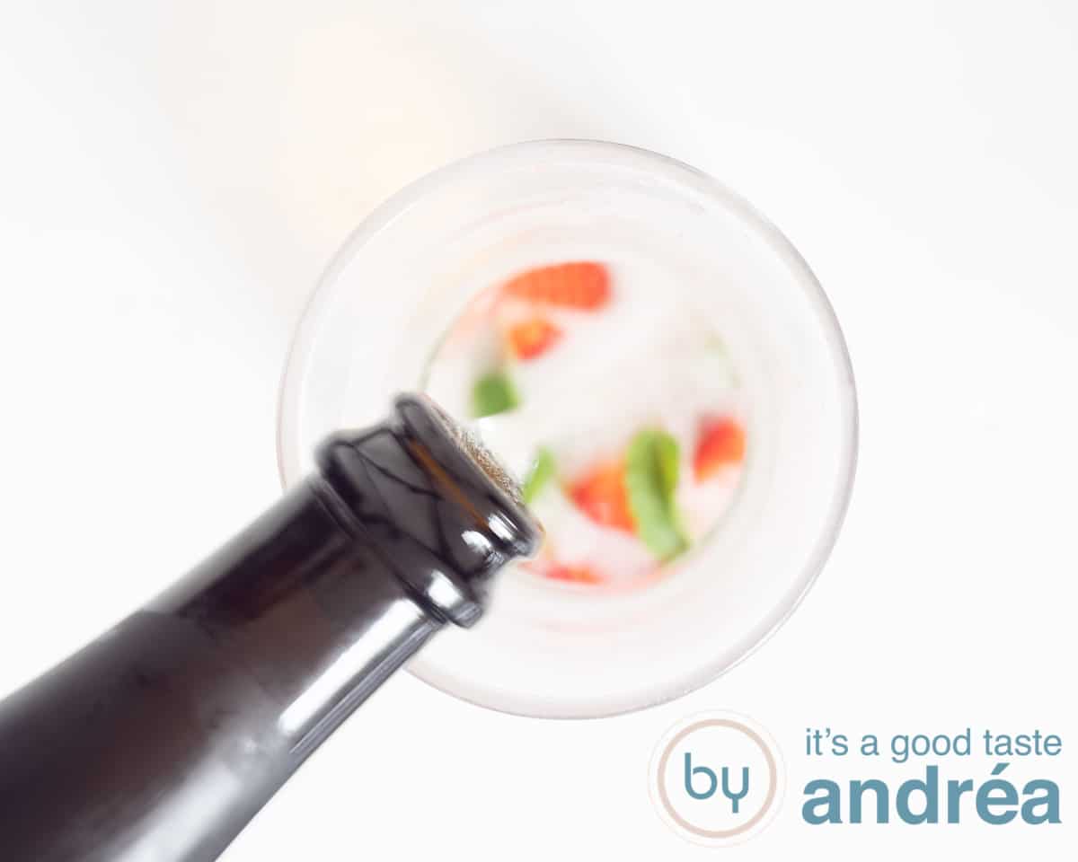 Fill the jar with Prosecco wine