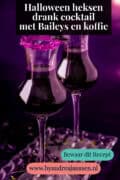 Halloween heksen drankje met paarse suikerrand. Tekst bovenin: Halloween heksen drank cocktail met Baileys en koffie