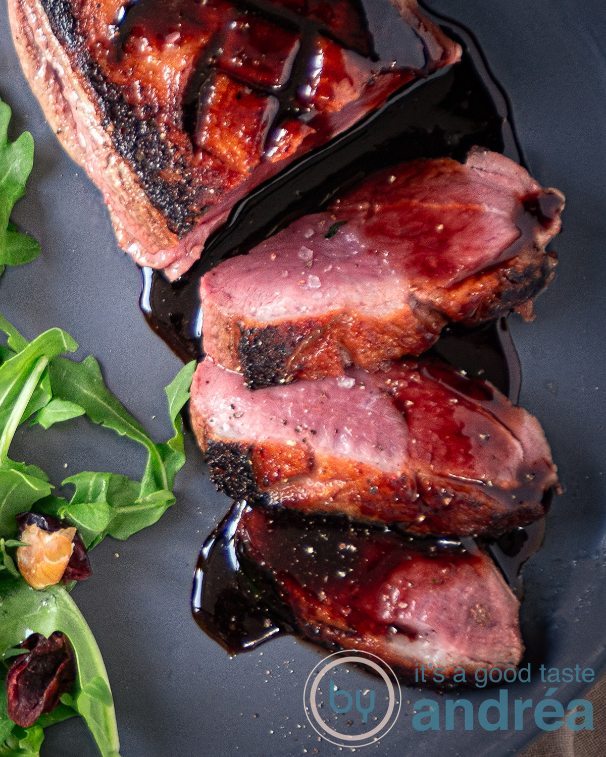 EENDENBORSTFILET MET HONING-BALSAMICO SAUS