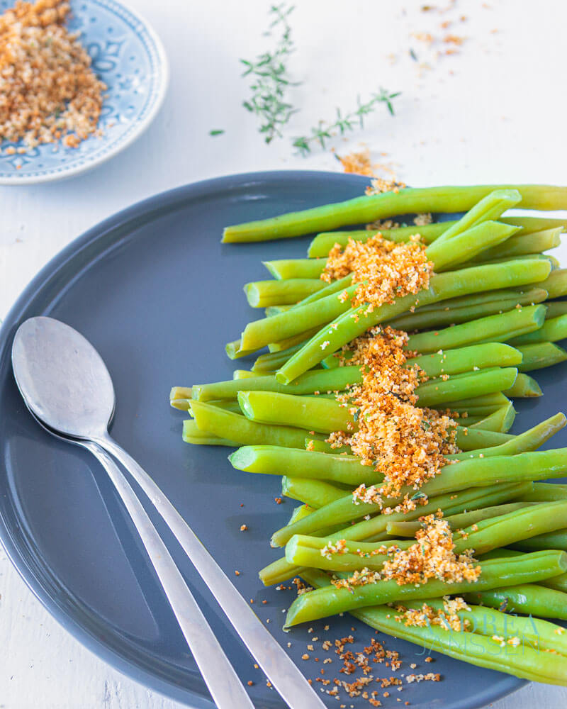 SPERZIEBONEN MET KRUIDEN PANEER