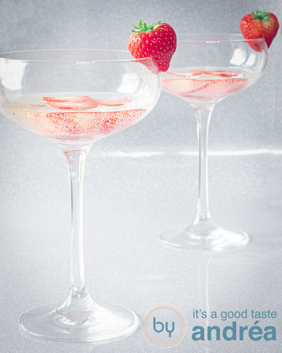 Aardbeien prosecco cocktail - strawberry prosecco cocktail