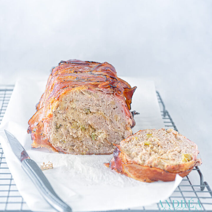 kipgehaktbrood in de oven