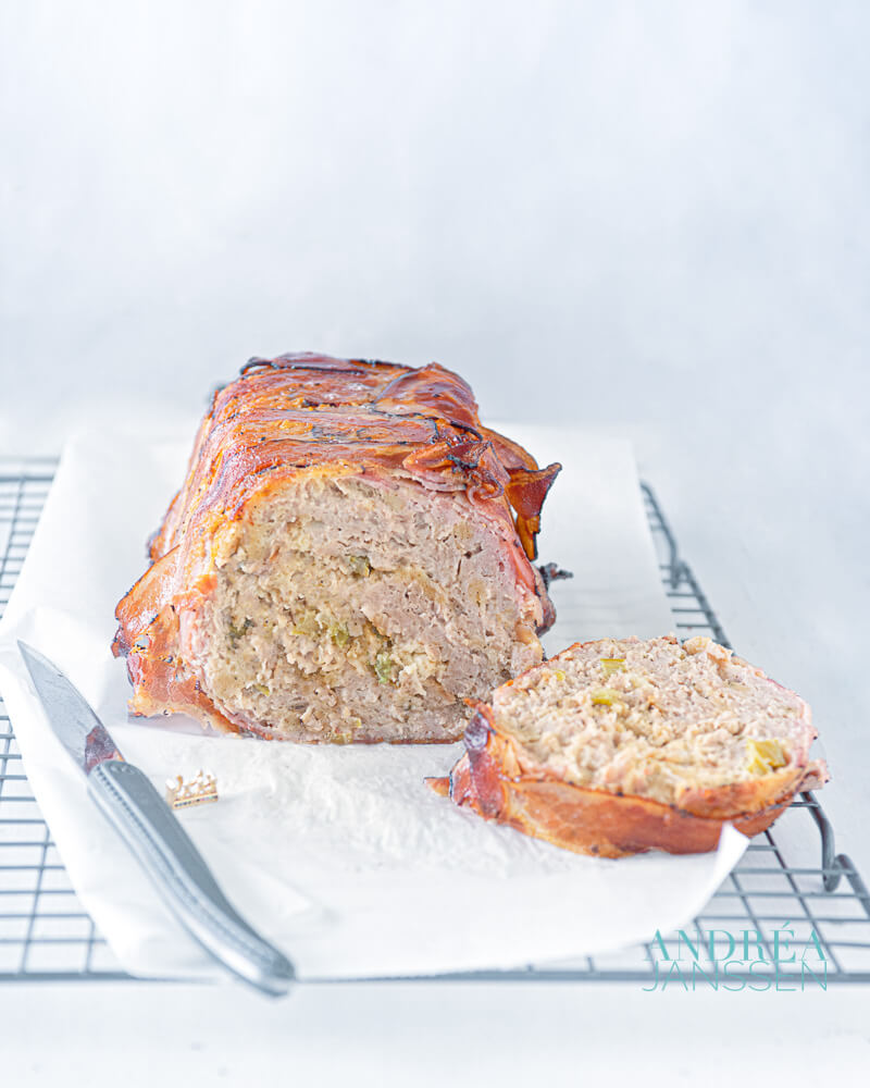 kipgehaktbrood in de oven