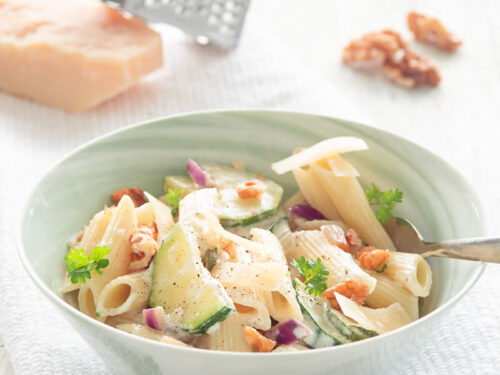 Penne met courgette en walnoten - penne with zucchini and walnuts