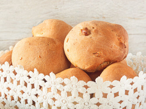 Sinaasappelbroodjes met walnoten