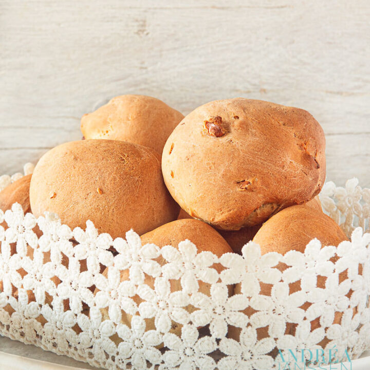 Sinaasappelbroodjes met walnoten