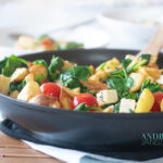 Spinazie wokken met feta en aardappeltjes - spinach stir fry with feta and potatoes