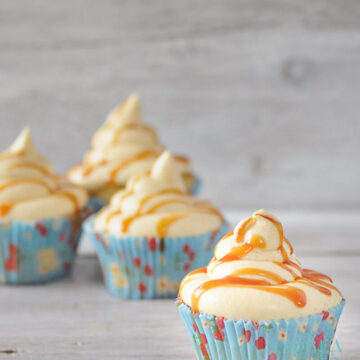 Cupcakes met salted carameltopping