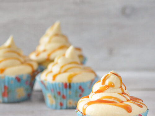 Cupcakes met salted carameltopping