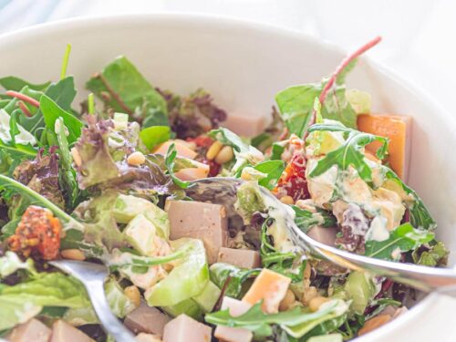 salade met gerookte kip en pesto